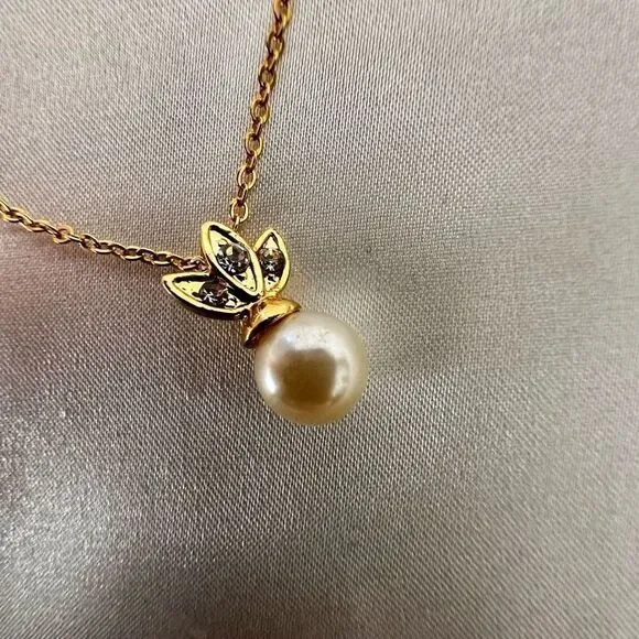 Faux Pearl rhinestone pendant necklace - Picture 10 of 10